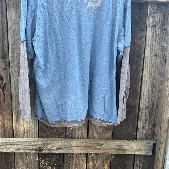 Magnolia Pearl Blue and Gray Long Sleeve Tee with Red Star - Picture 5 of 5